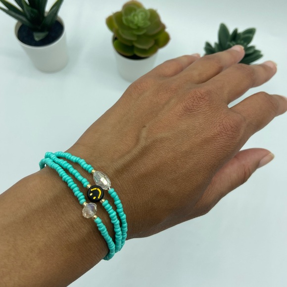 Handmade Trendy Glass Bead Bracelets with Smiley Face - Picture 2 of 5